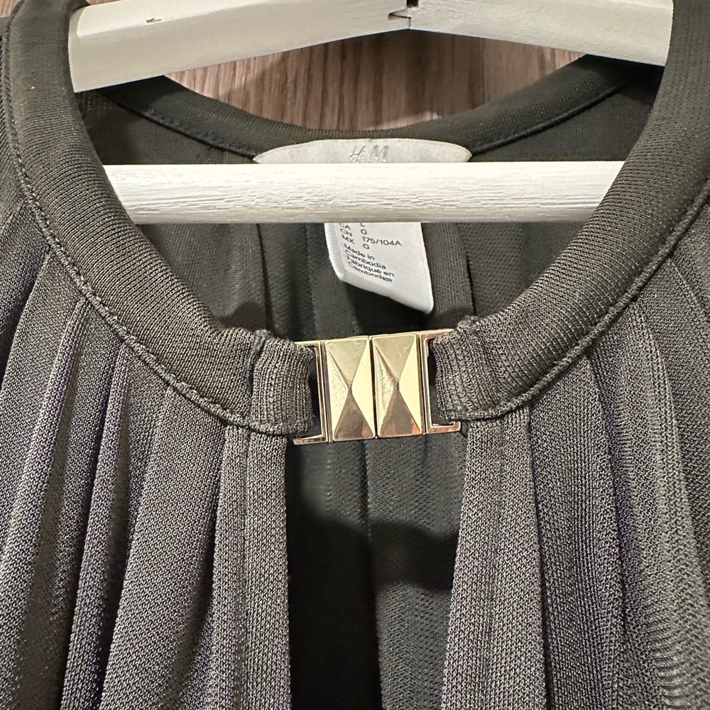 H&M - Tank Top with Clasp Detail - Green - Size L - Picture 4 of 4